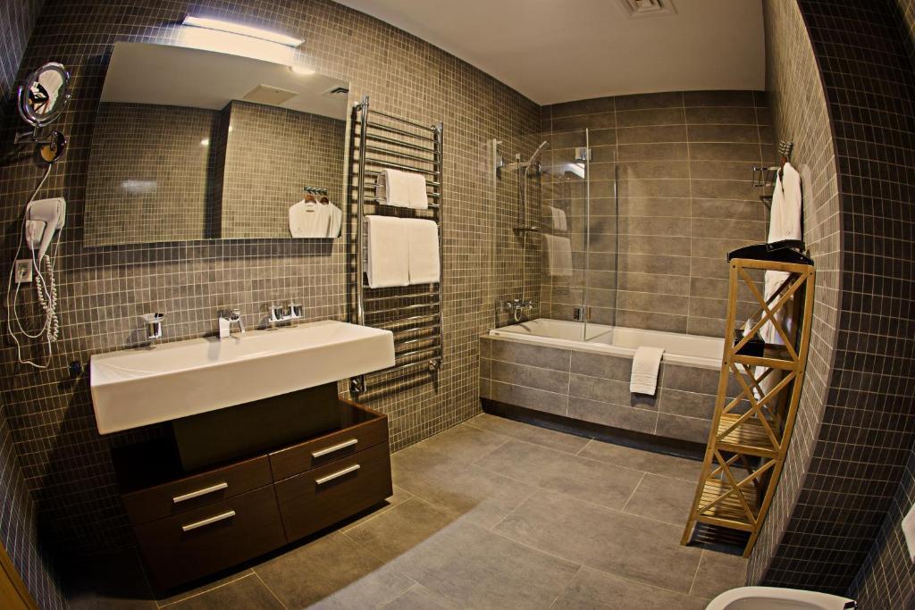 Voyage Hotel Karagandy Cameră foto